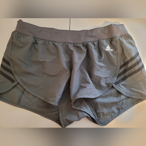 Adidas shorts  size M - Picture 1 of 3